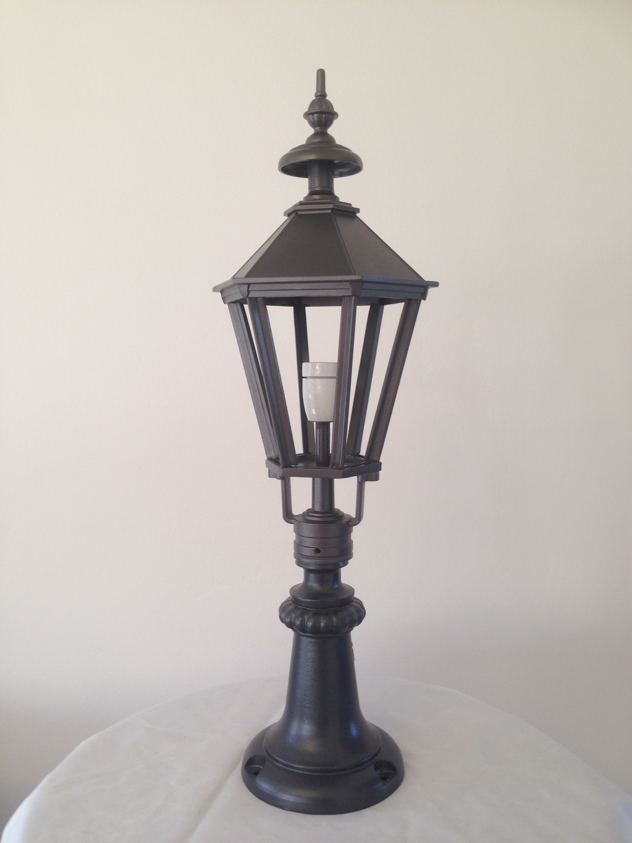 W. Drab - Alt Wiener Gusswaren - Gaslaternen-Kandelaber aus Gusseisen